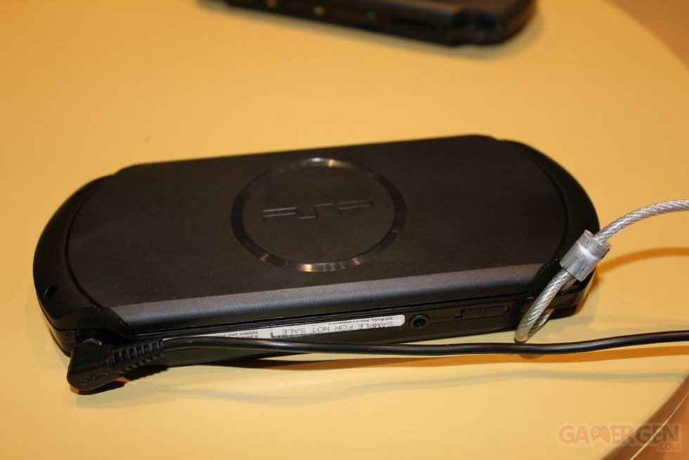 PSP-E1000 photos Sony caracteristiques 18 aout 2011 3