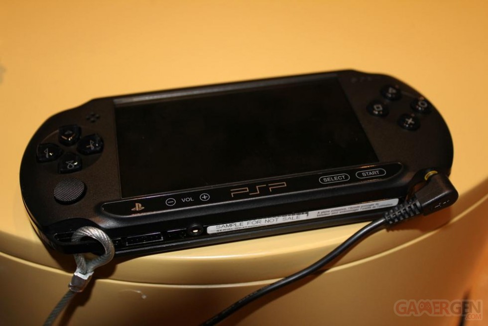 PSP-E1000 photos Sony caracteristiques 18 aout 2011 4
